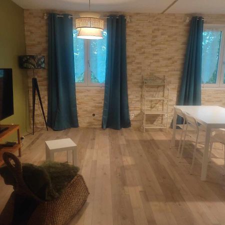 Jad'Iss Apartamento L'Isle-d'Abeau Exterior foto