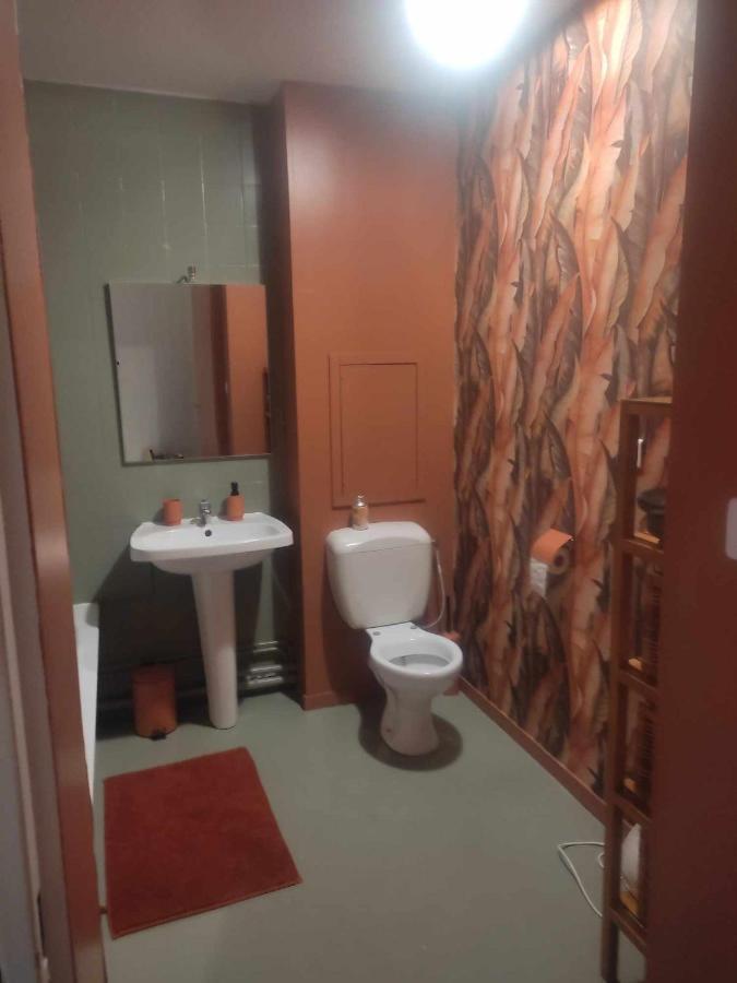 Jad'Iss Apartamento L'Isle-d'Abeau Exterior foto