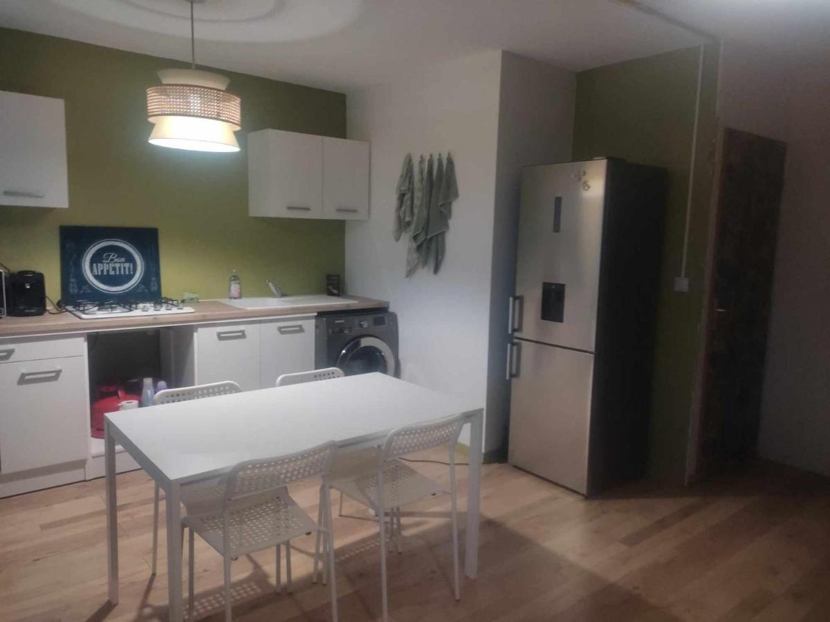 Jad'Iss Apartamento L'Isle-d'Abeau Exterior foto