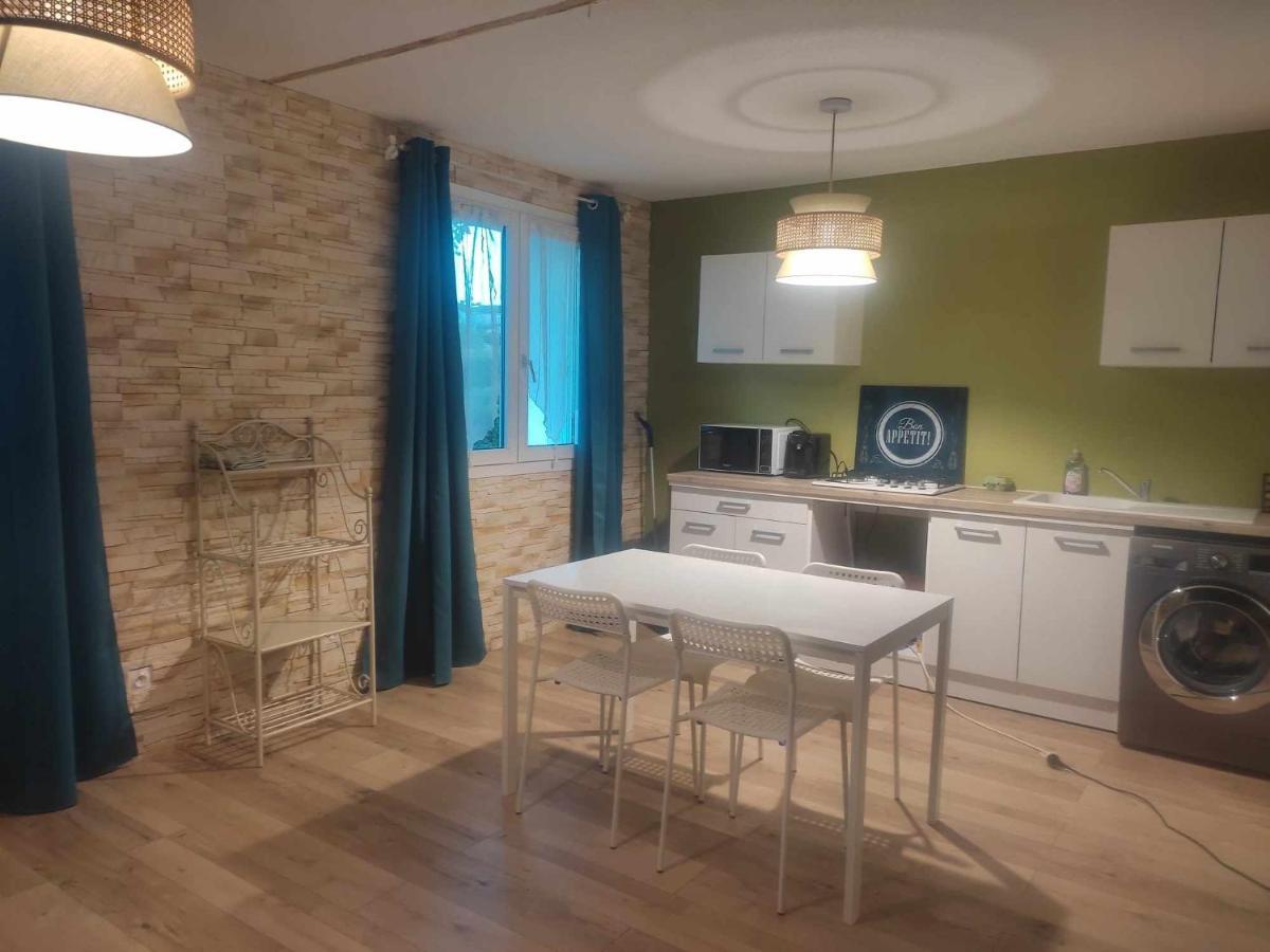 Jad'Iss Apartamento L'Isle-d'Abeau Exterior foto